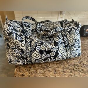 VERA BRADLEY Snow Lotus Large Duffle Bag 2 Handles Zip Top